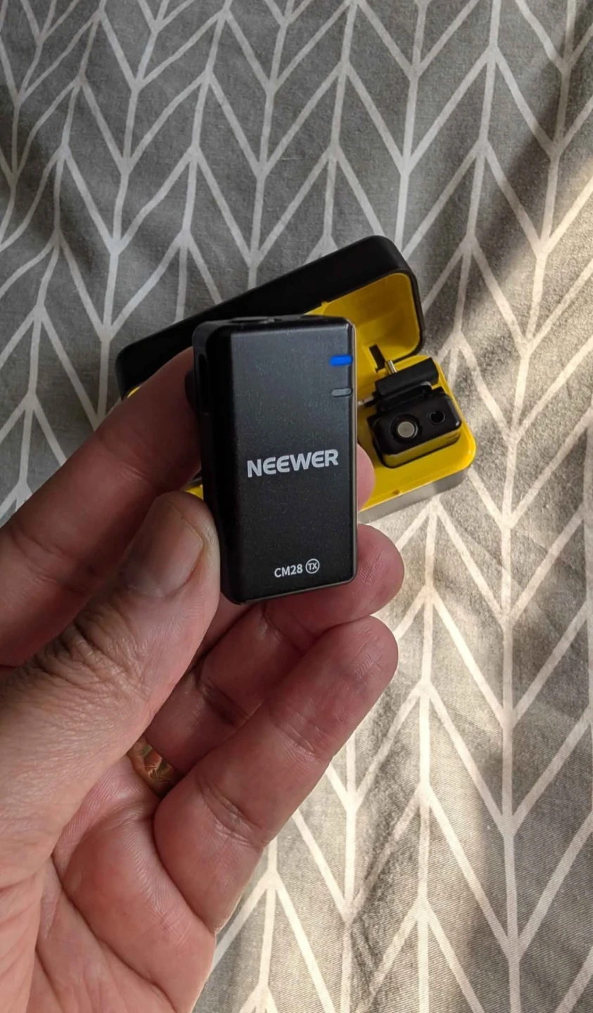 Neewer CM28 Wireless Microphone System - photo 3