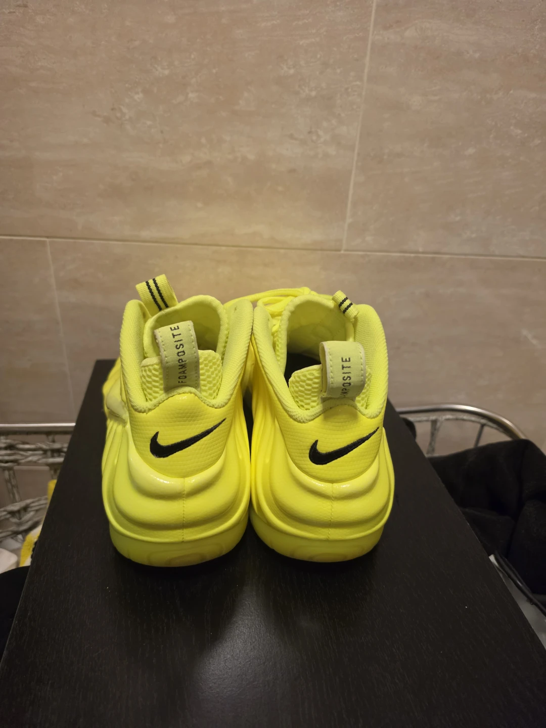 Nike Air Foamposite One Volt - photo 2