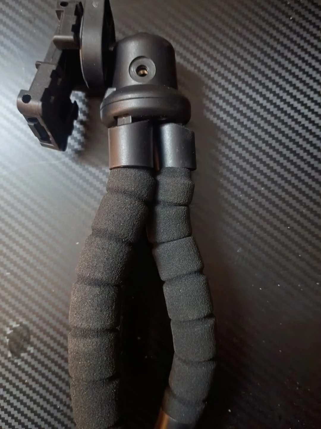 Flexible Foam Smartphone Tripod - photo 2