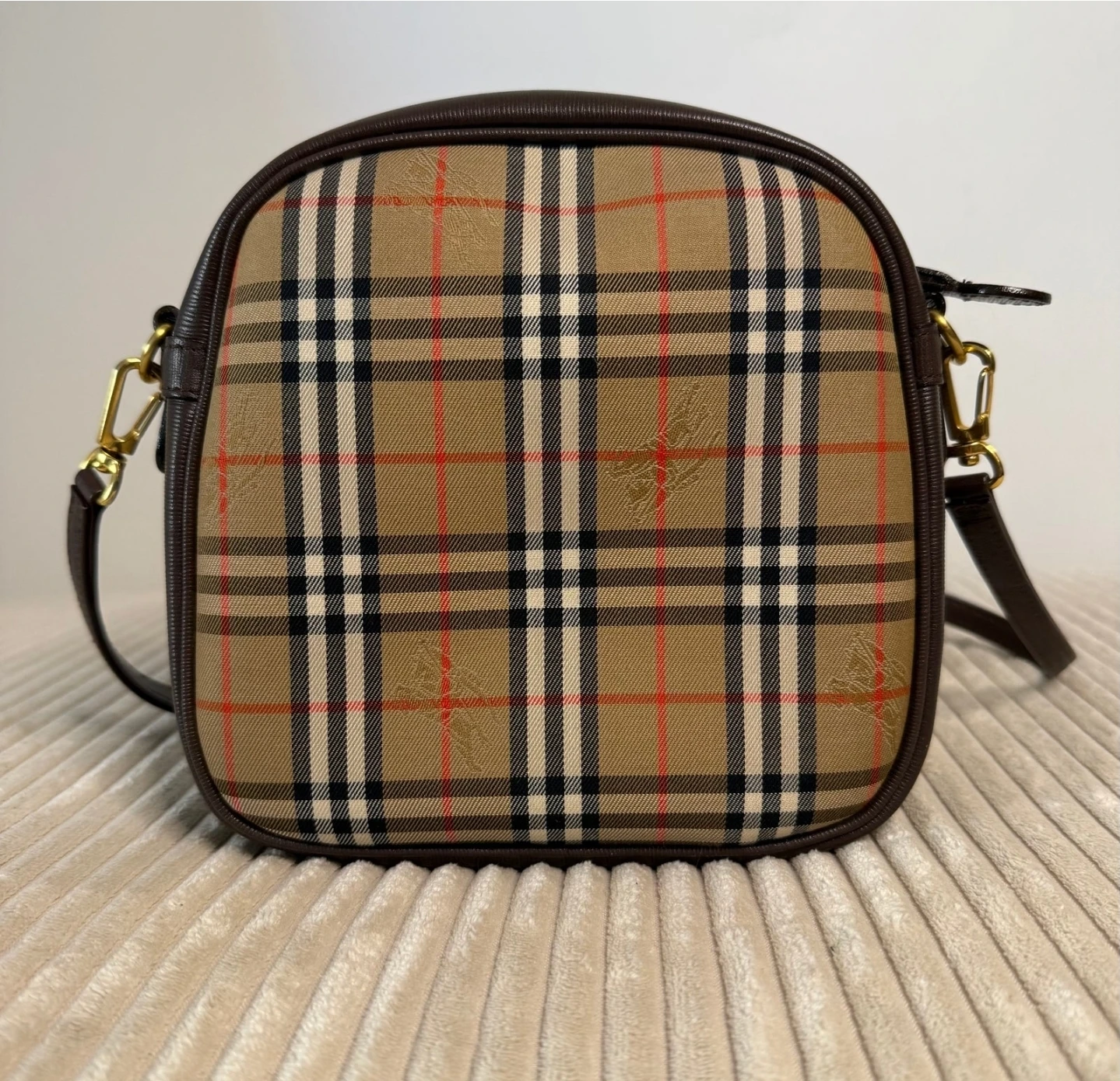 Burberry sling bag - photo 3