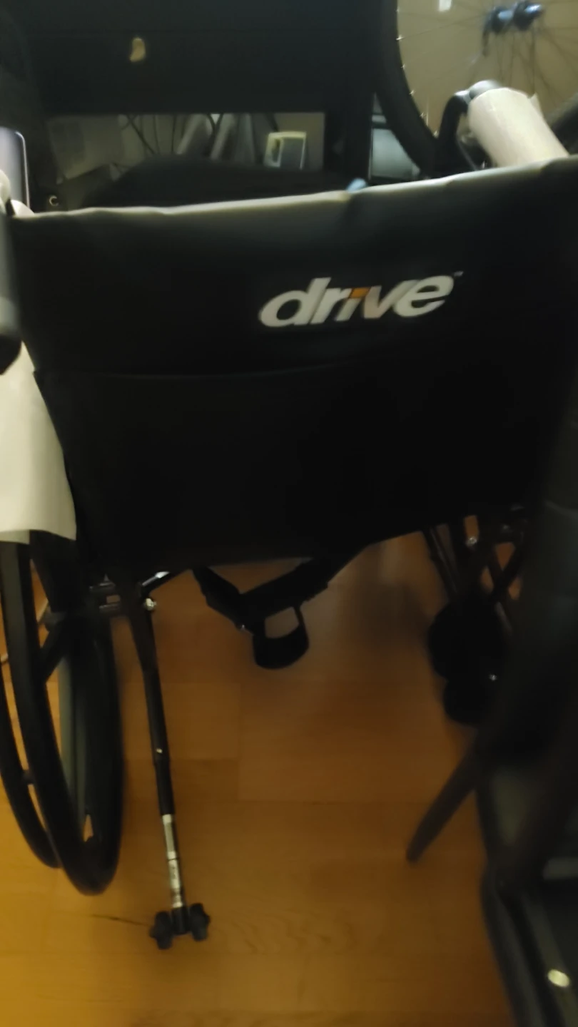 New never used Drive Medical Wheelchair - photo 3