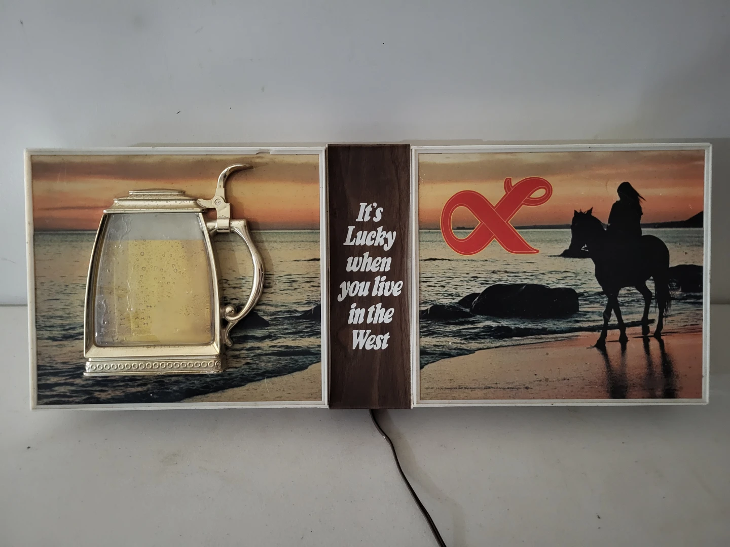 Lucky Lager Vintage Light-Up Beer Signs - photo 2