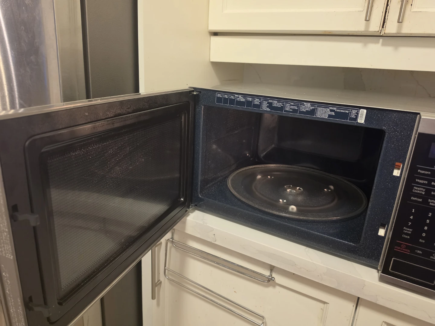 Samsung Microwave – Great Condition, Clean & Ready to Use - photo 4