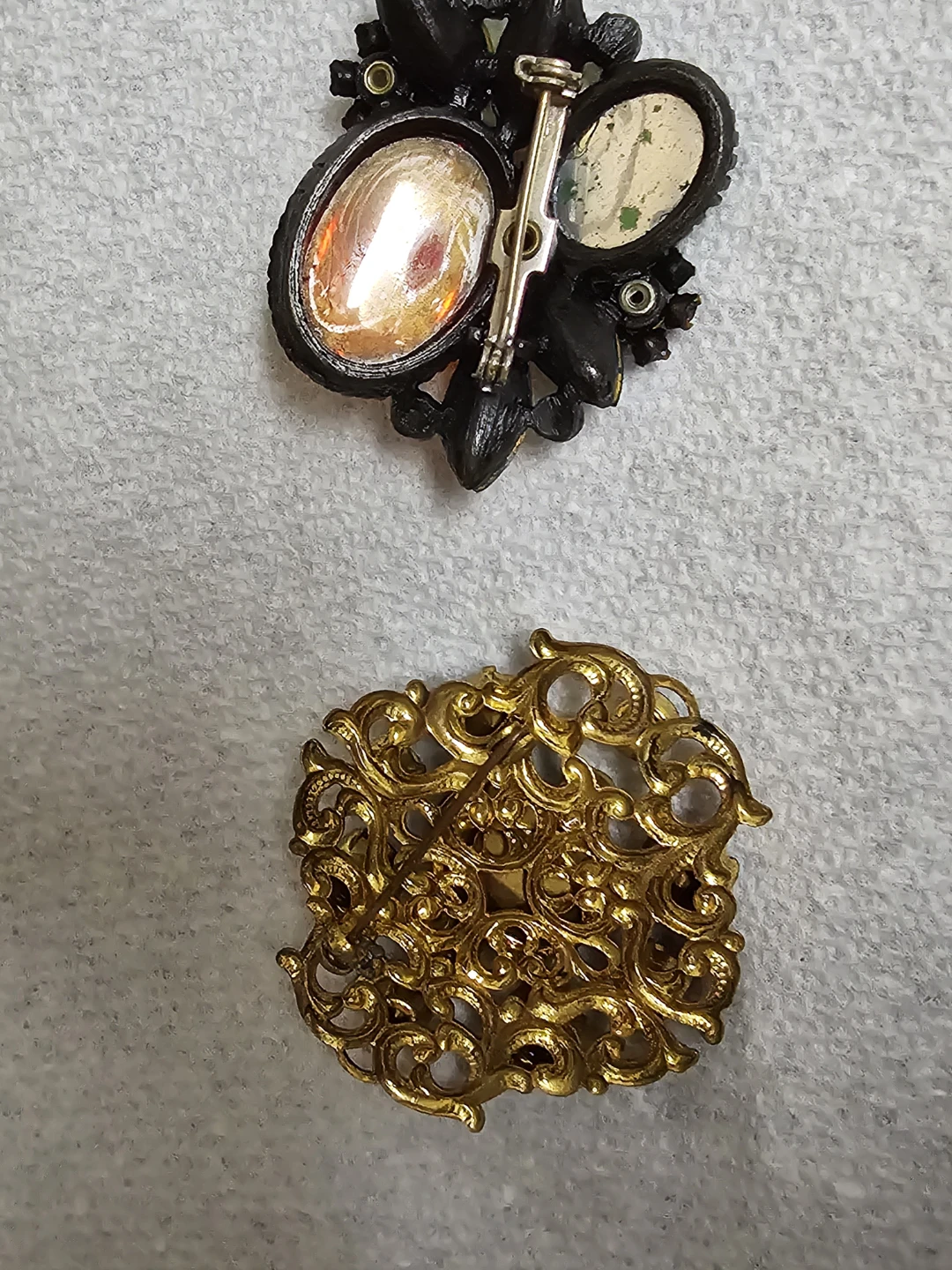 Set of Two Vintage Style Brooches - photo 4