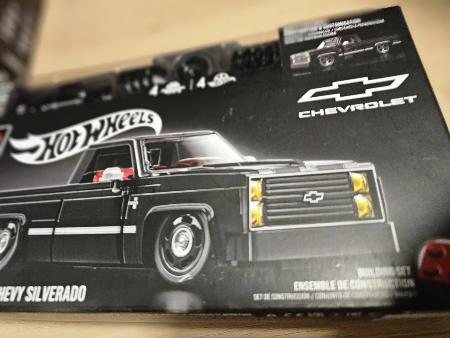 Hot Wheels 83 Chevy Silverado Building Set - photo 2