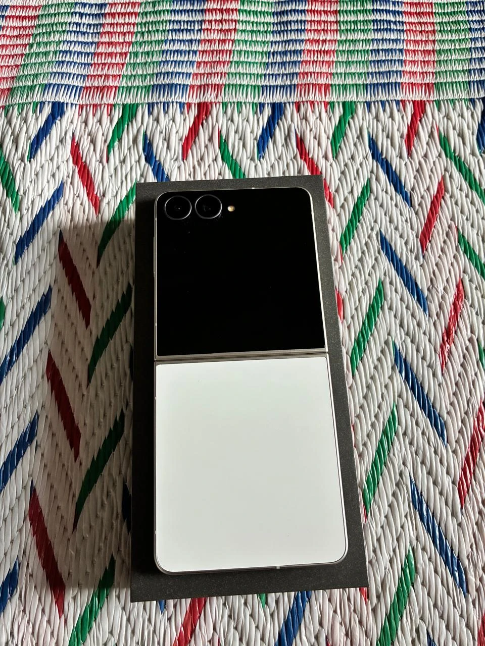 Samsung Galaxy Z Flip8 - photo 5