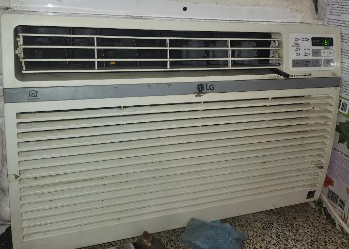 LG Window Air Conditioner - photo 2