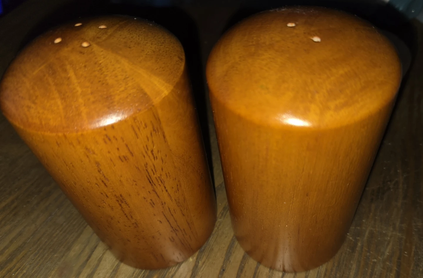 vintage set of Wooden Salt and Pepper Shakers - photo 4