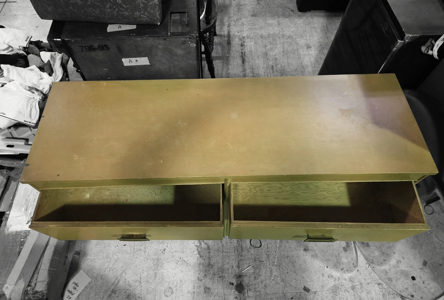 Vintage 6 Drawer Dresser (Delivery Available) - photo 4