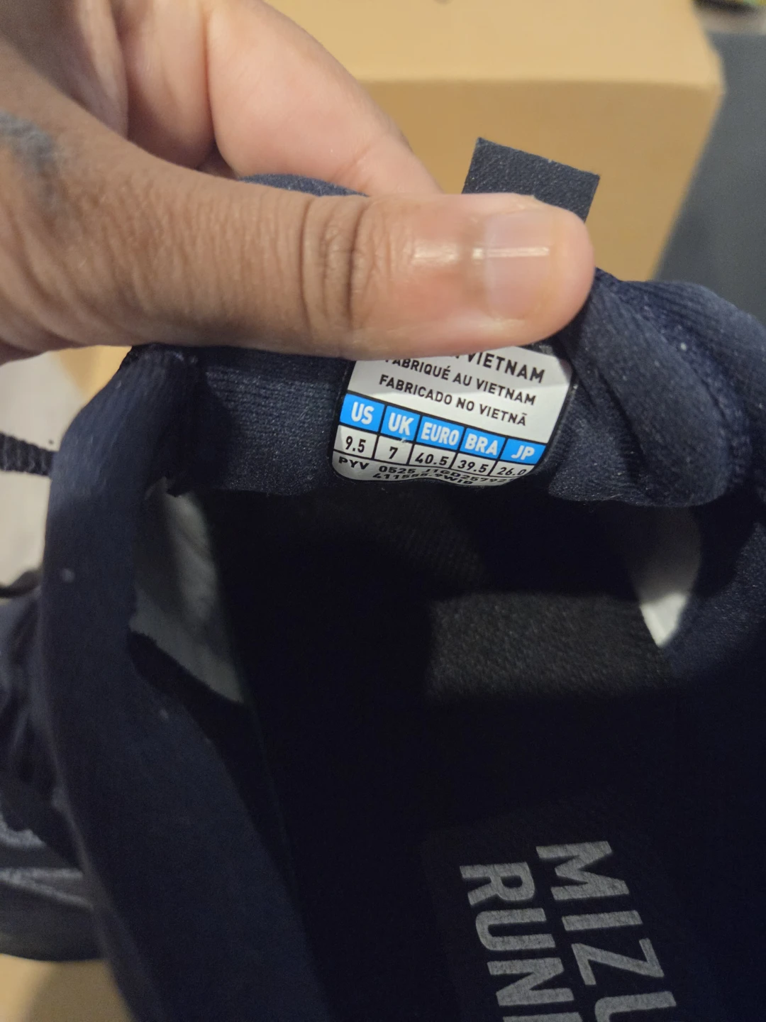 Mizuno shoes for women (READ THE AD) - photo 3