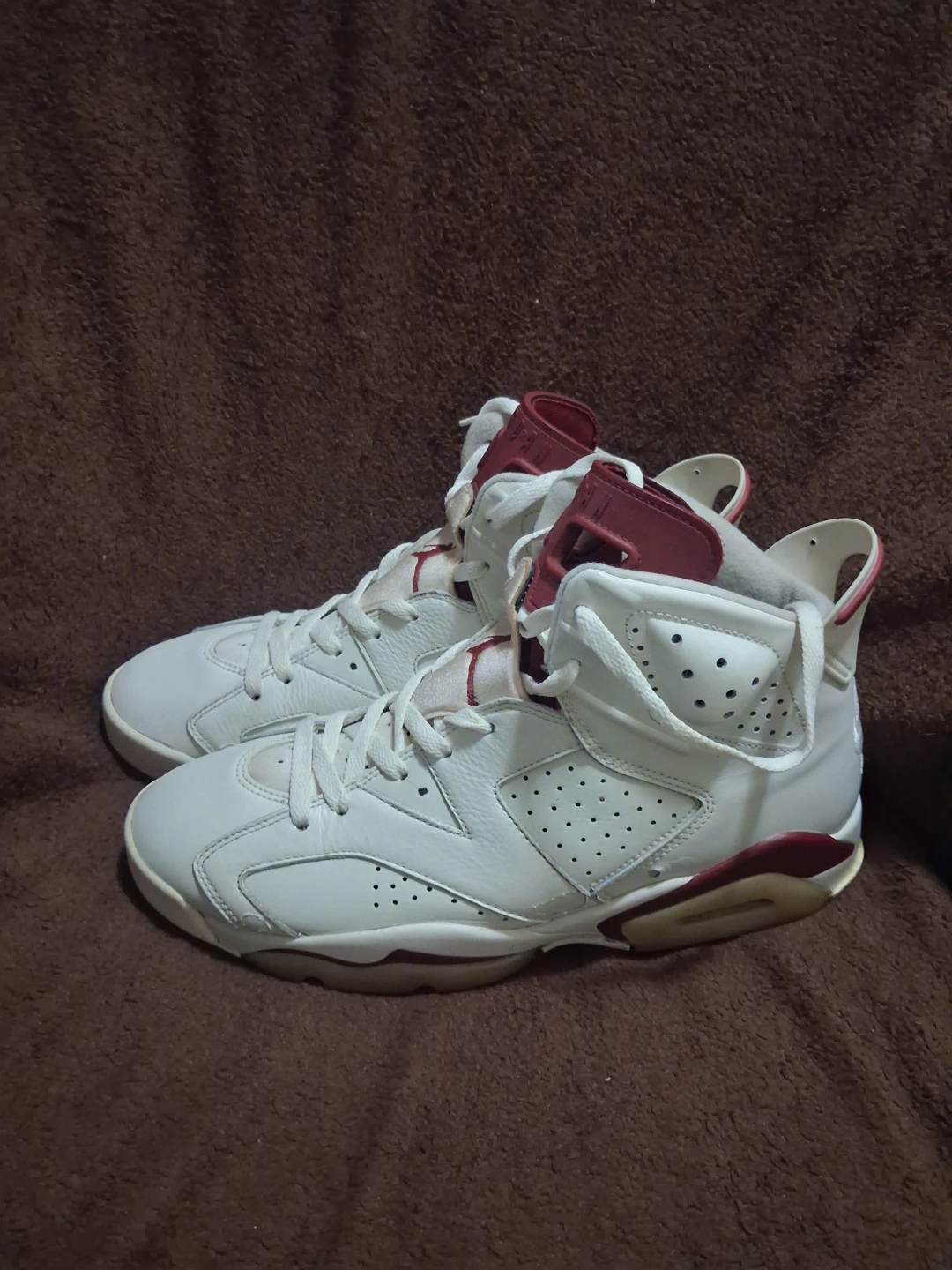 Jordan 6 maroon size 10