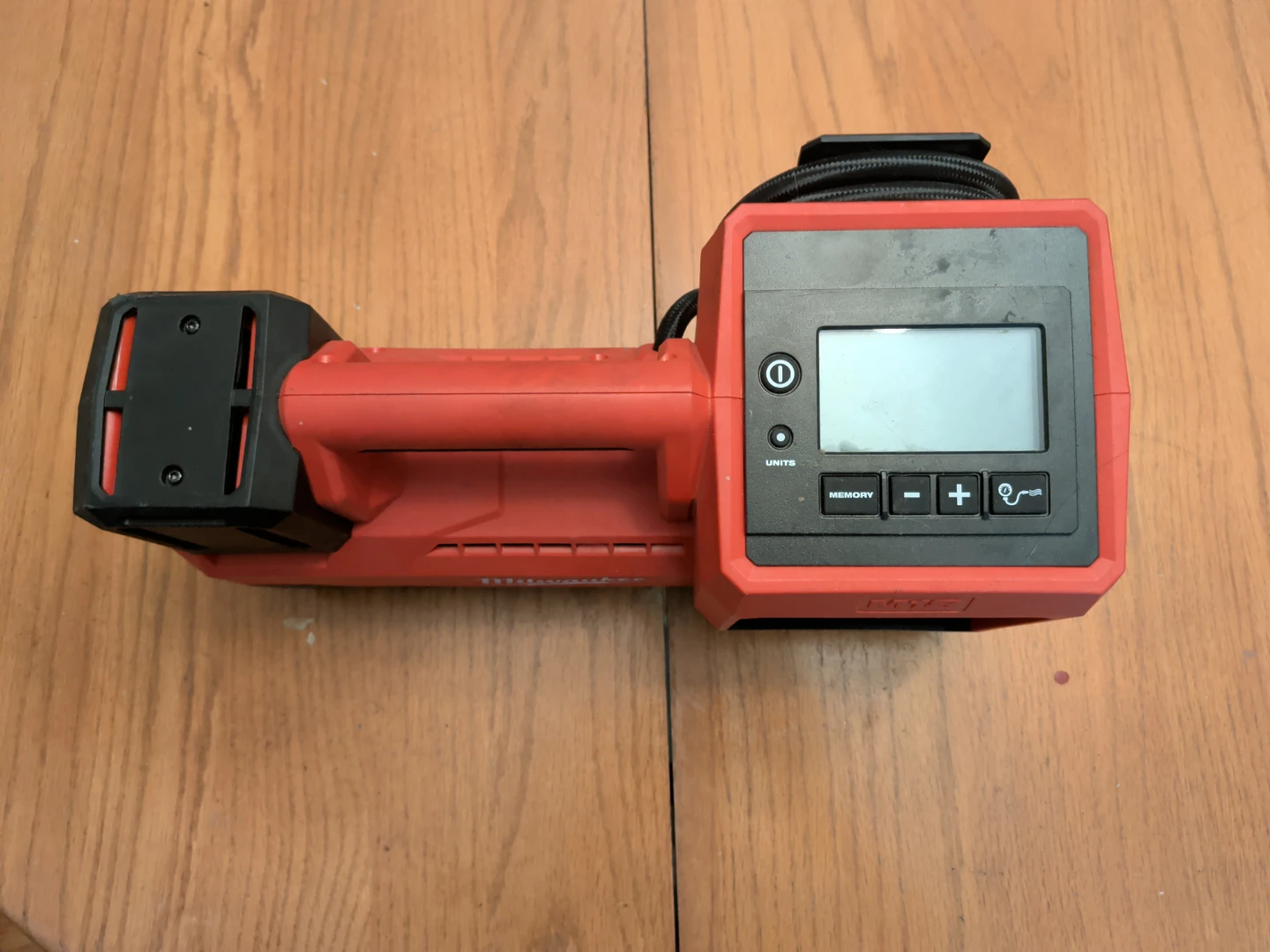 Milwaukee M18 Cordless Inflator - photo 3