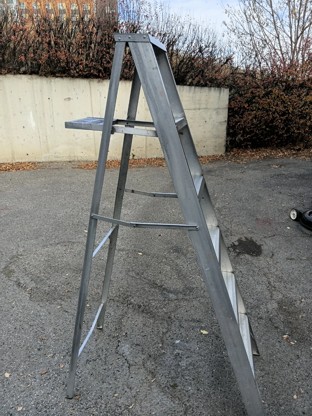 6Ft Aluminum Stepladder