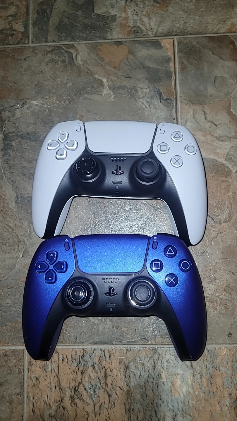 PlayStation 5 Console with Two DualSense Controllers - photo 4