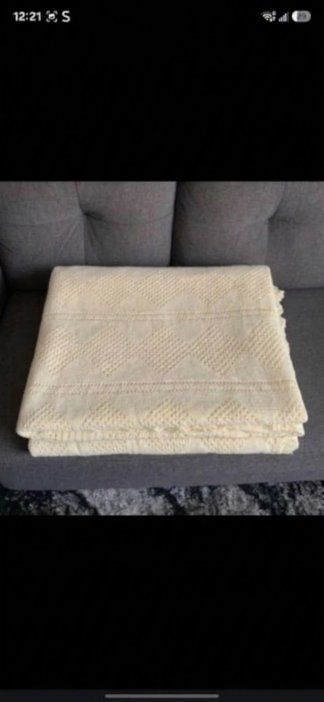 Cream Diamond Pattern Knit Throw Blanket or crochet - photo 4