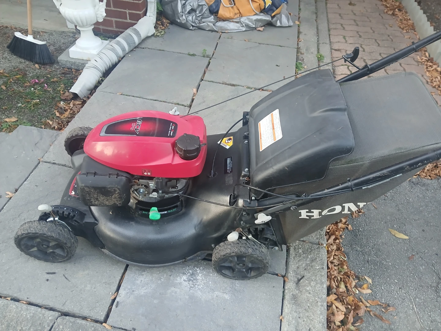 Honda HRN 216 Lawnmower - photo 2
