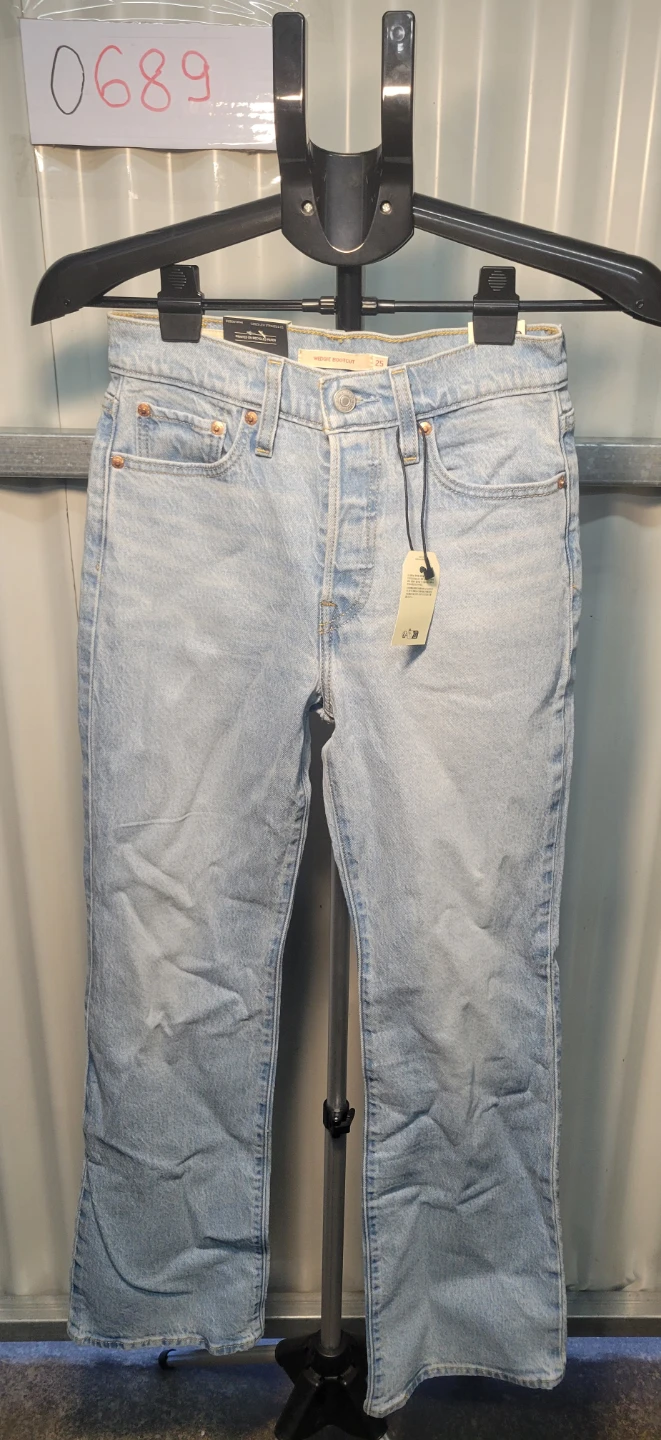 Brand new. Levis Premium Wedgie Bootcut Jeans, size 25 (0689)