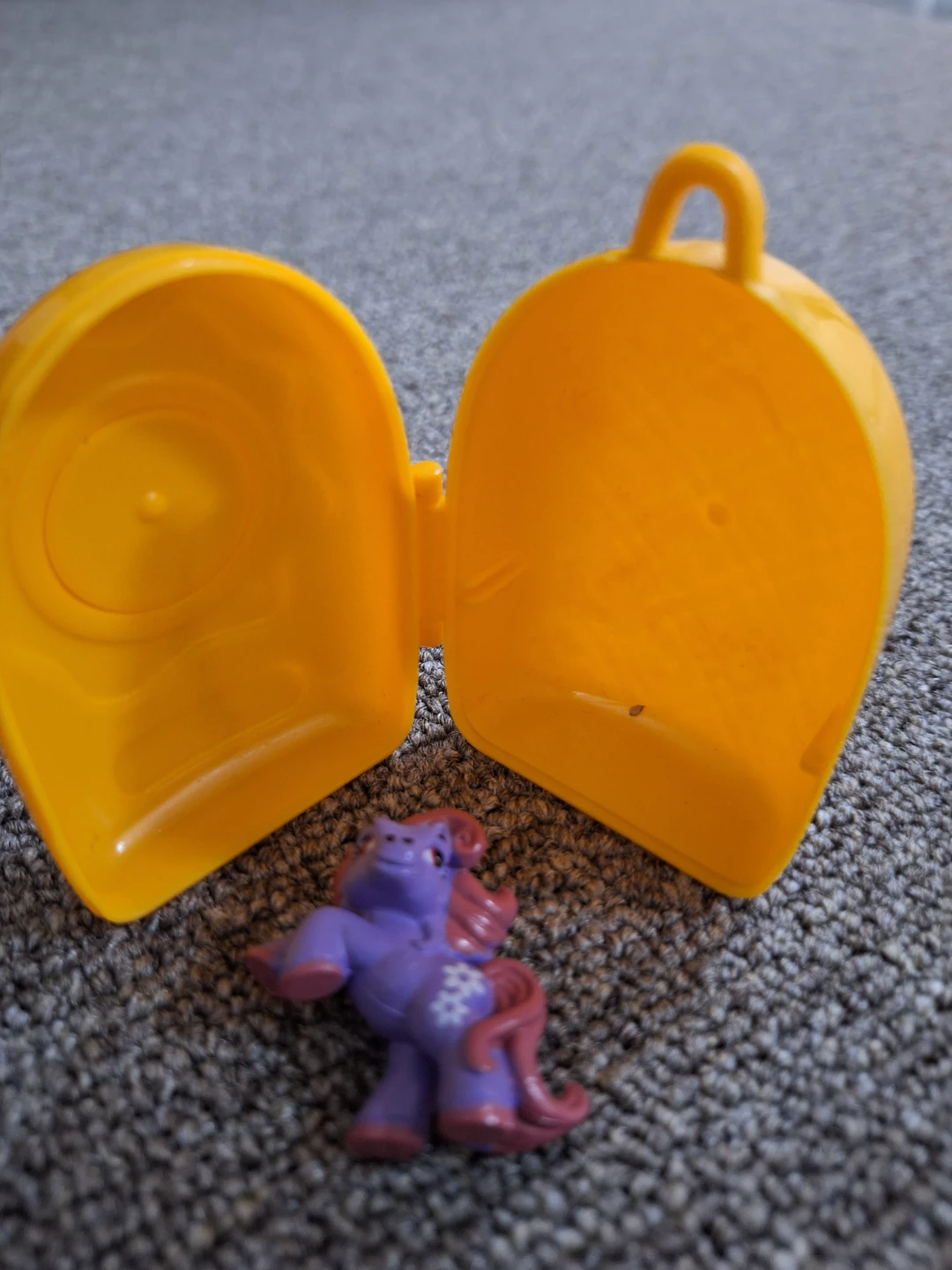 My Little Pony Mini Figure with Yellow Backpack Case - photo 2