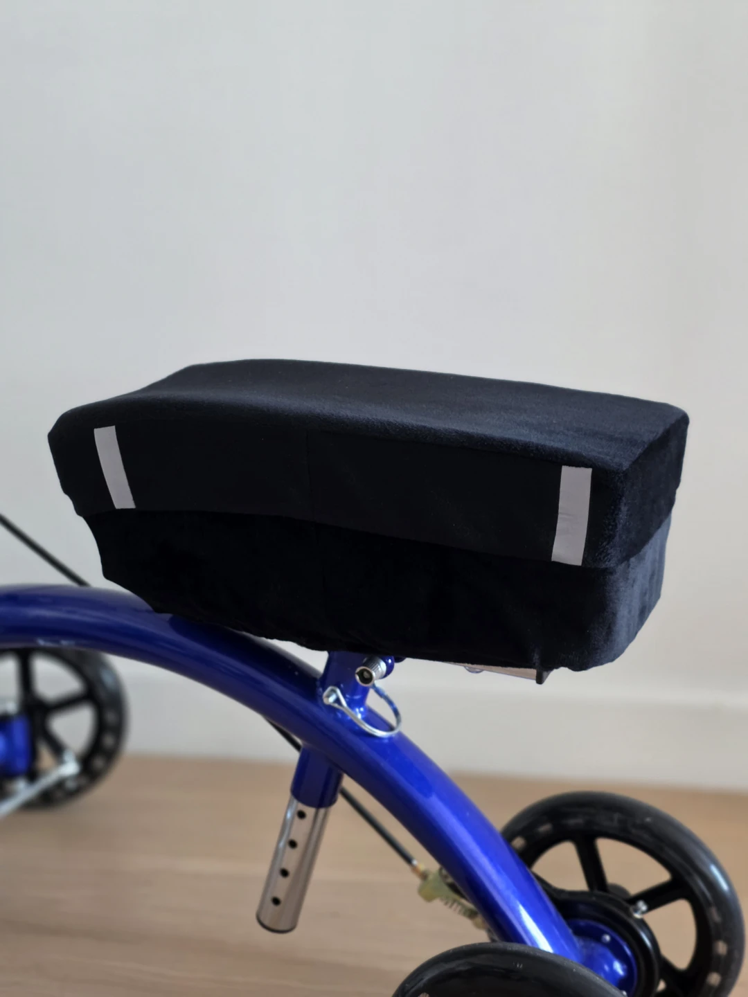 KneeRover Steerable Knee Scooter - photo 4