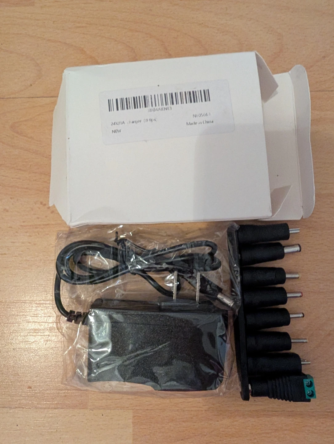 24V/1A AC Adapter Charger with 8 Tips