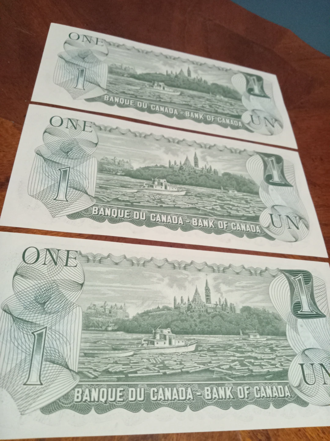 Three 1973 Canadian $1 bills Uncirculated/Consecutive - photo 2