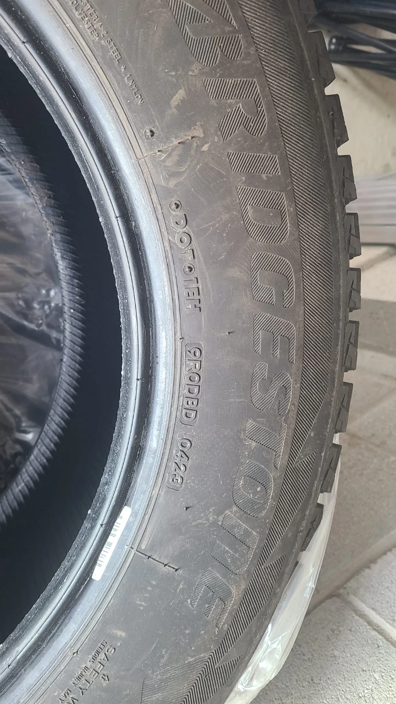 Bridgestone Blizzak DM-V2 245/65R17 Winter Tires - photo 4