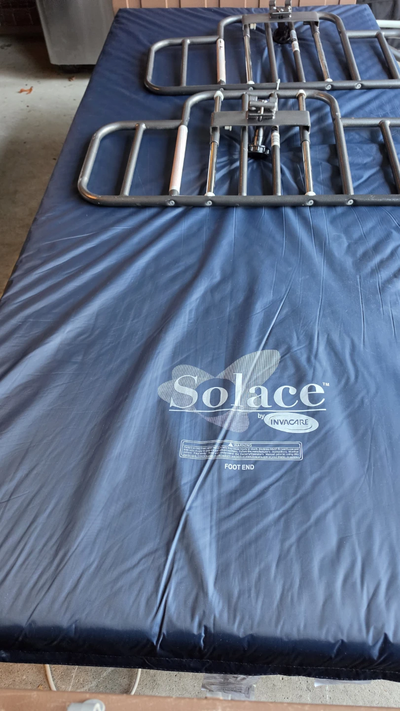 Electric Adjustable Bed with Mattress – Excellent Condition - photo 2