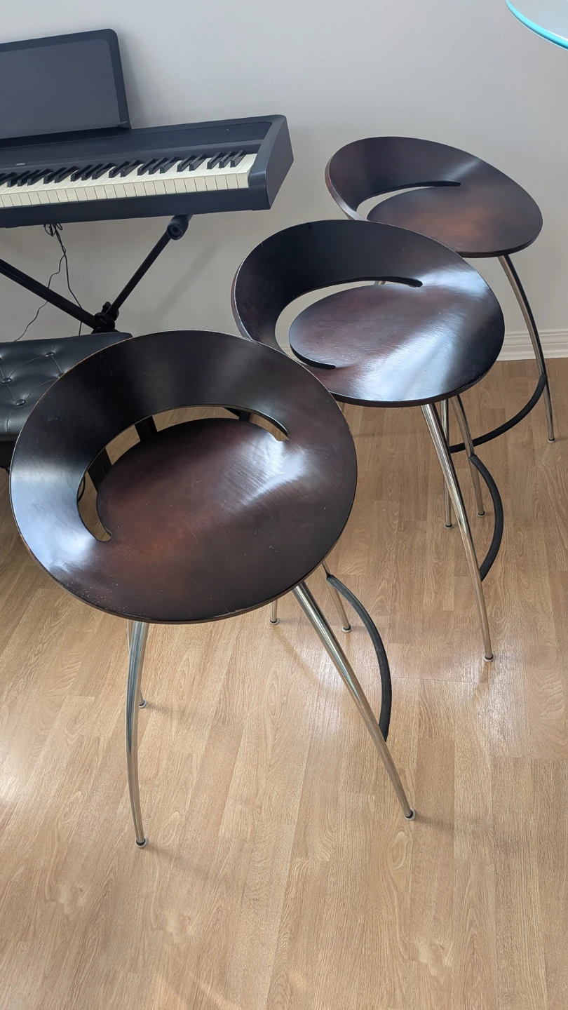 Design Curved Home Bar with Three Stools.
