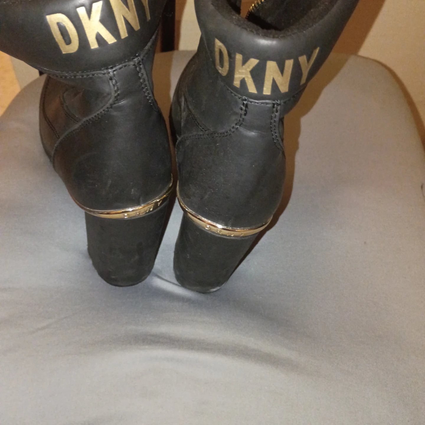 DKNY black boots with gold zipper - photo 3