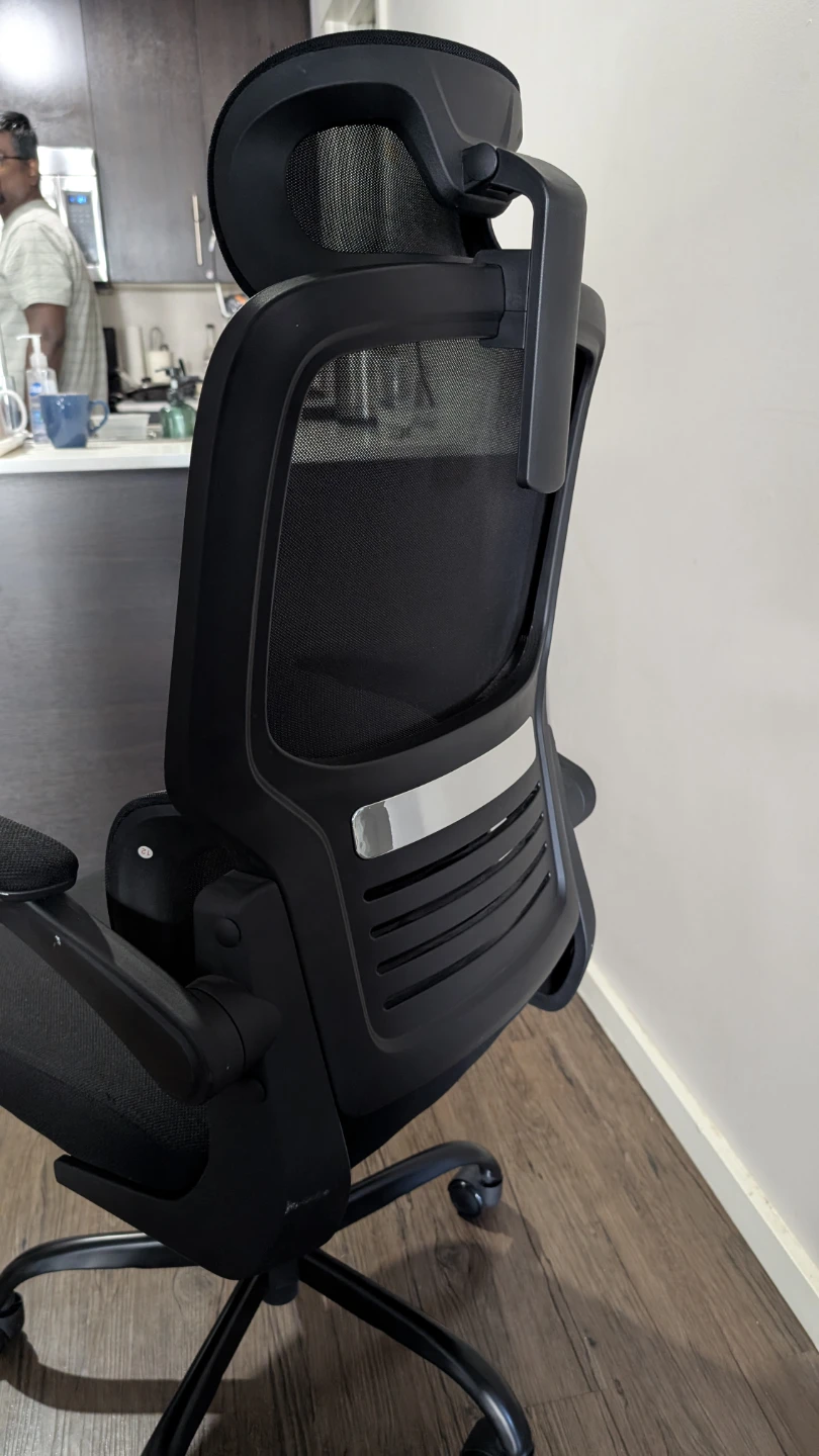 Black Ergonomic Mesh Office Chair - photo 3