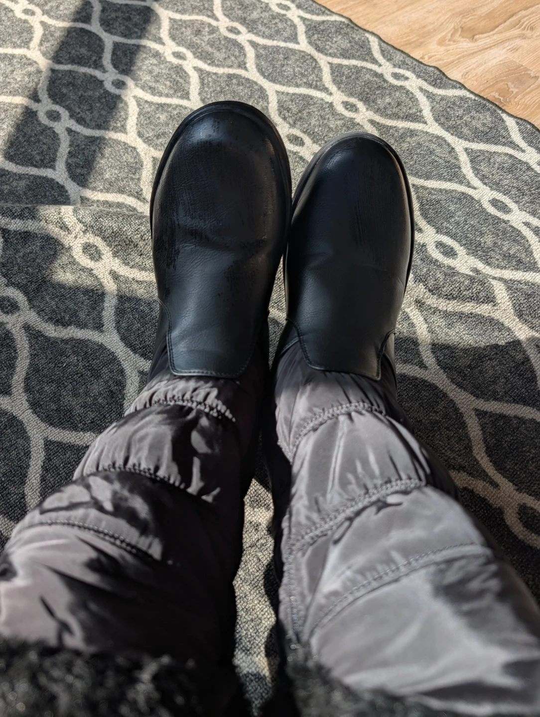 Black winter snow boots size 10