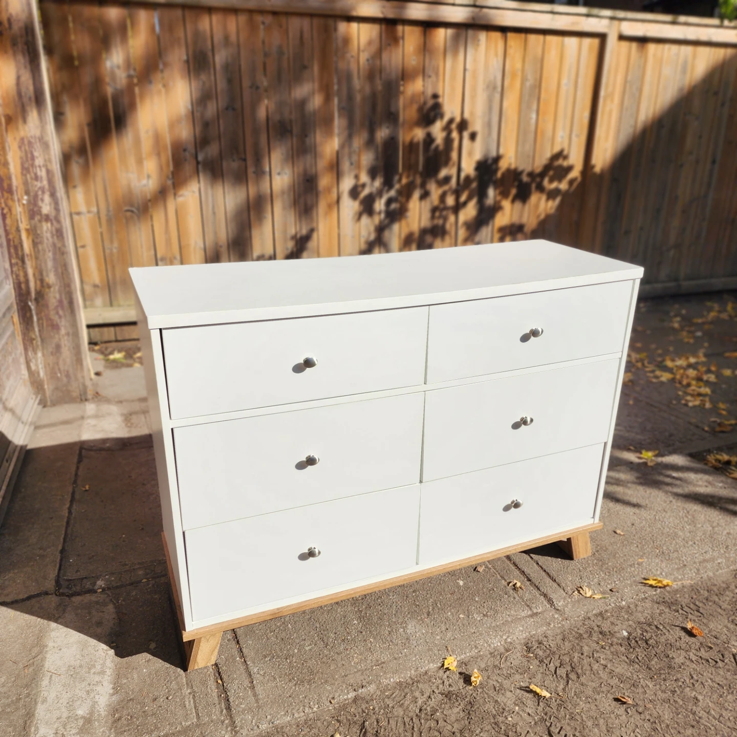 White 6-Drawer Dresser with Wood Base - photo 3