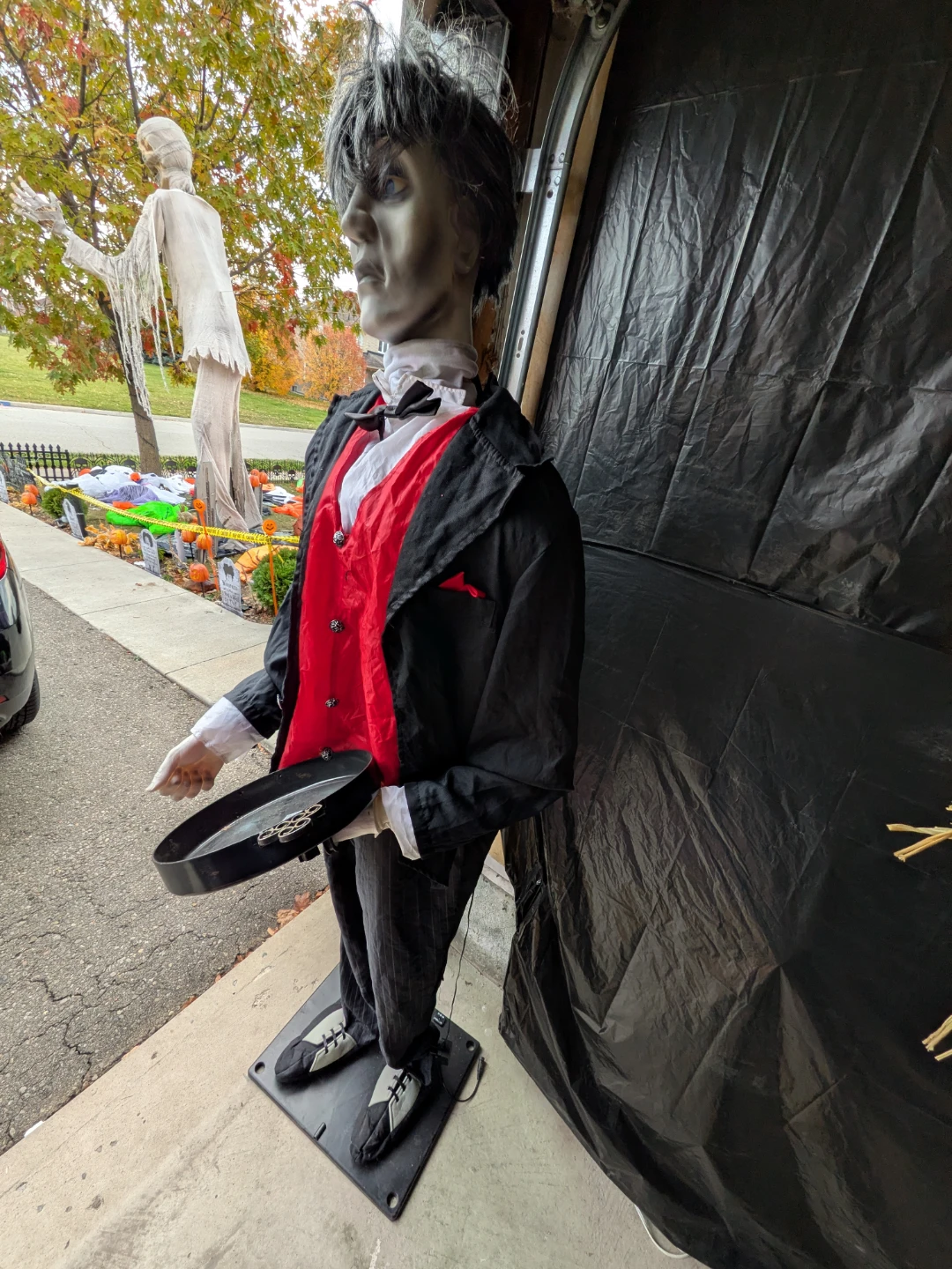 Animated Halloween Butler Decoration - photo 2