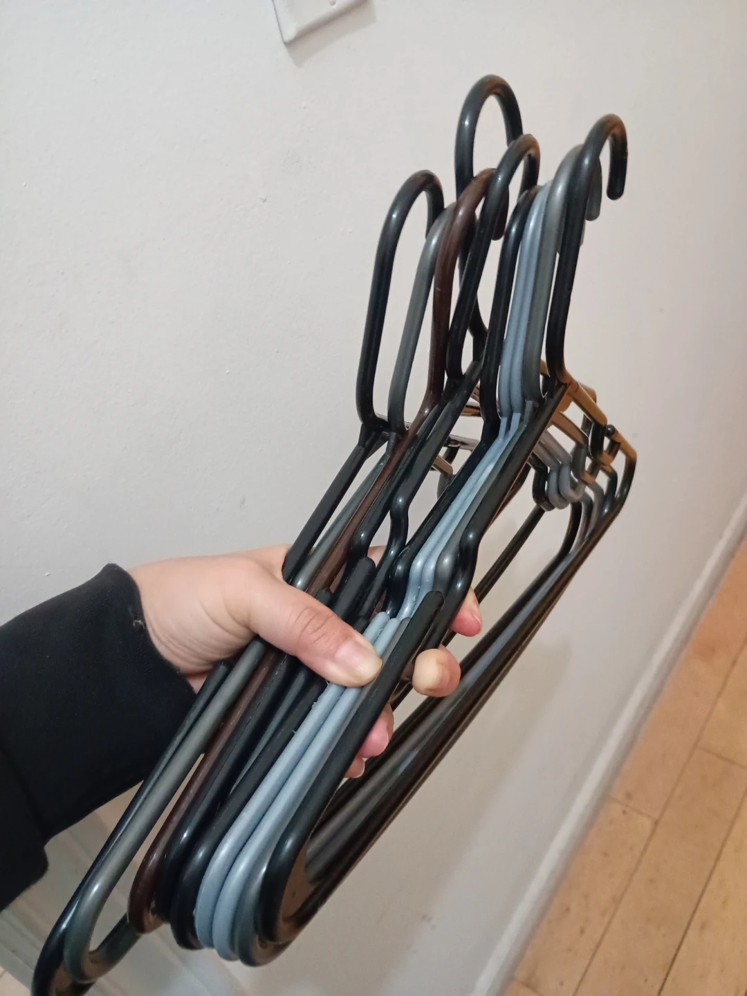 Set of 5 Plastic Clothes Hangers