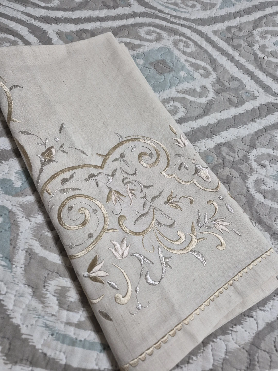Beautiful 34" x 34" Square Table Cover Decor