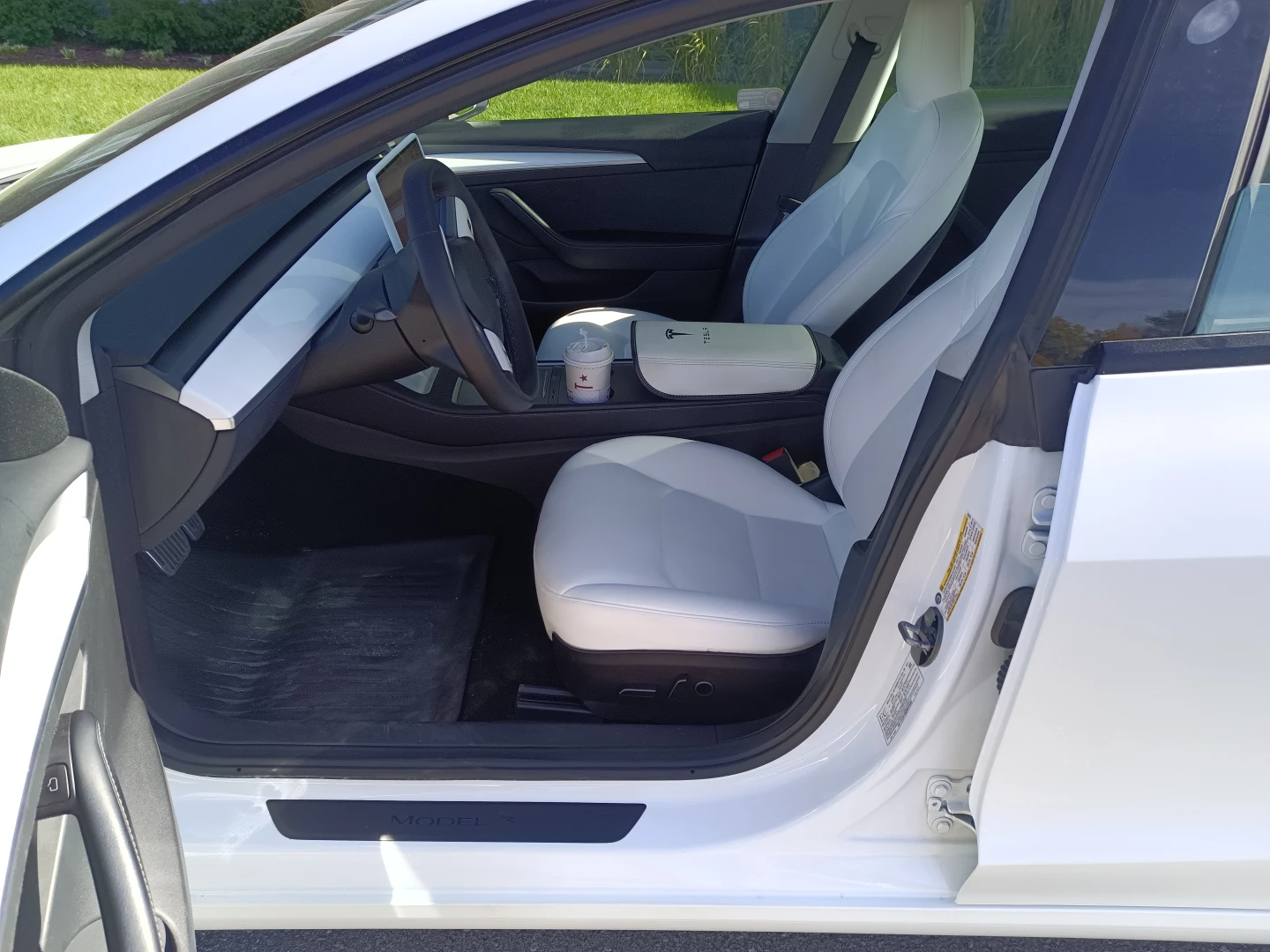 Tesla Model 3 - photo 5