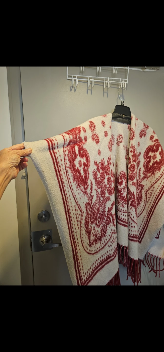 Red and cream patterned poncho - photo 2