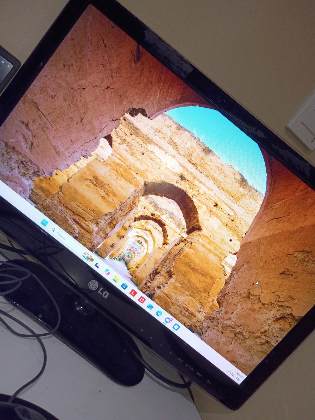 LG Monitor - photo 3