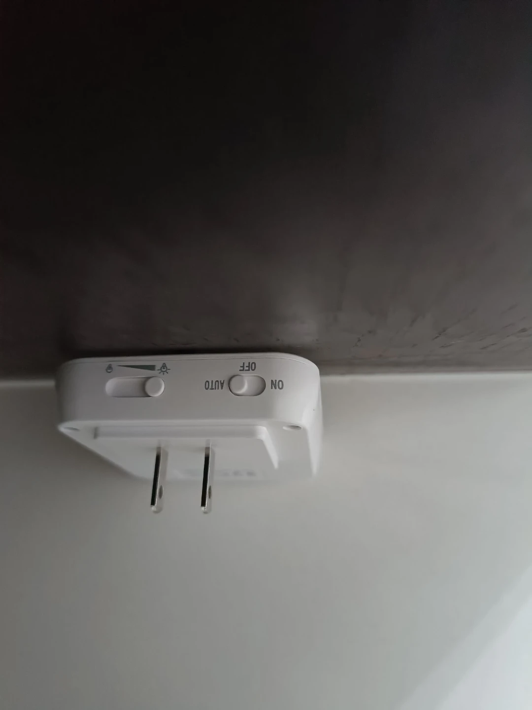 Plug-in LED Motion Sensor Night Light - photo 2