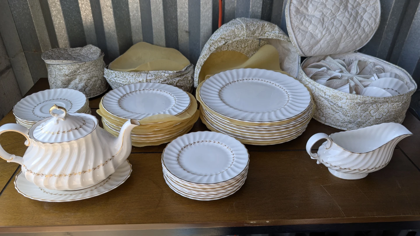Royal Doulton Adrian (H.4816) 48pcs Dinnerware Set - photo 2