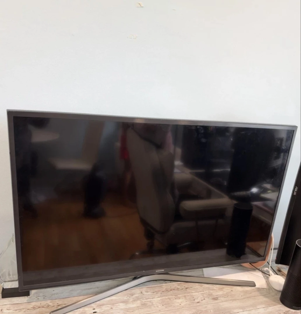 SAMSUNG 40" SMART TV - photo 3