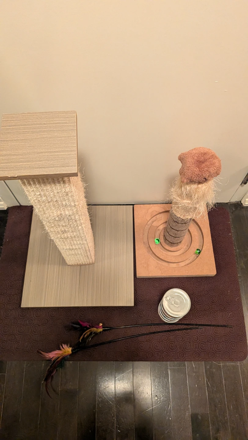 Cat Scratching Posts, 5 Wiskas cans and 2 Toys - photo 2