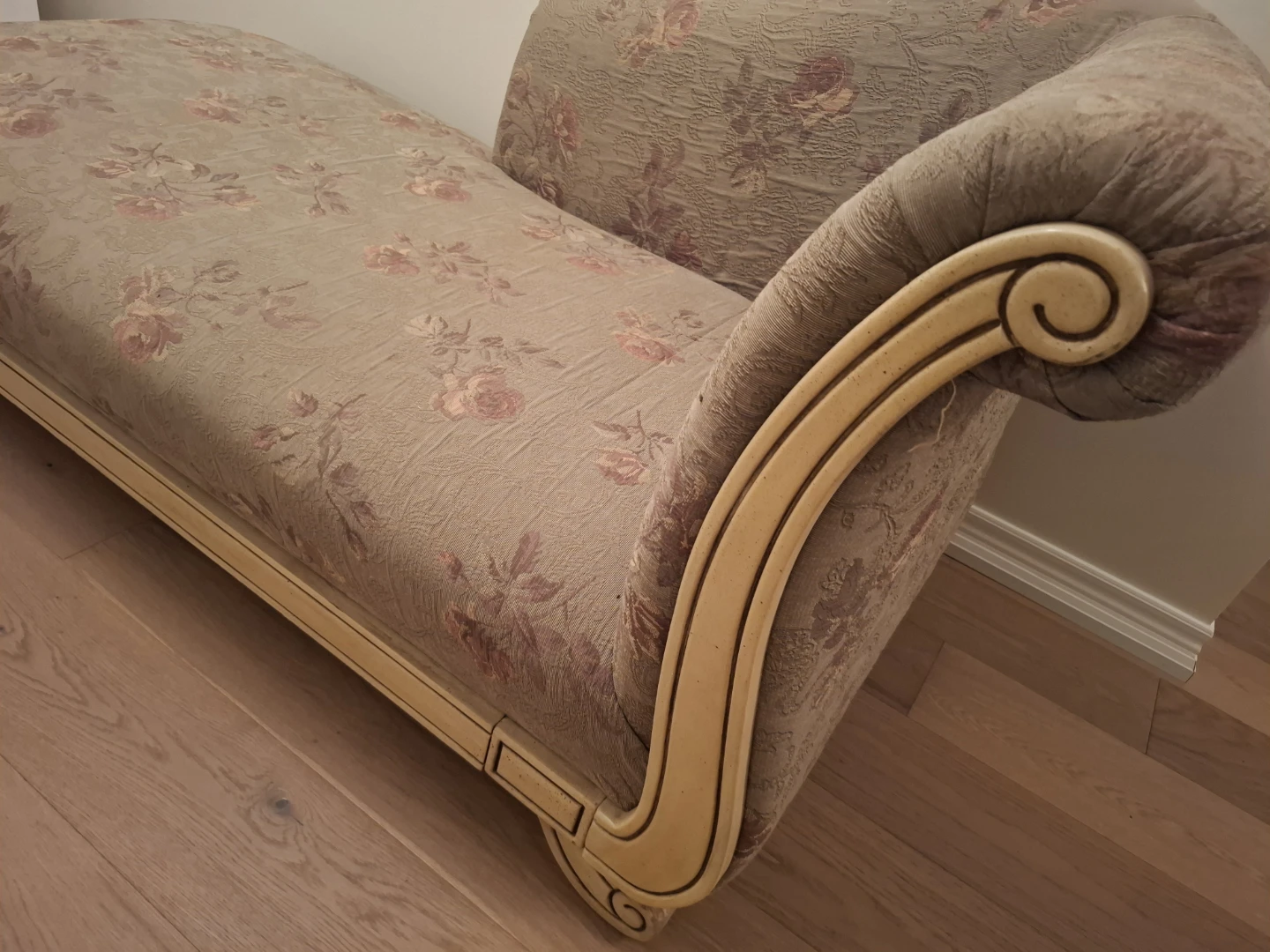 Vintage Style Floral Chaise Lounge - photo 3