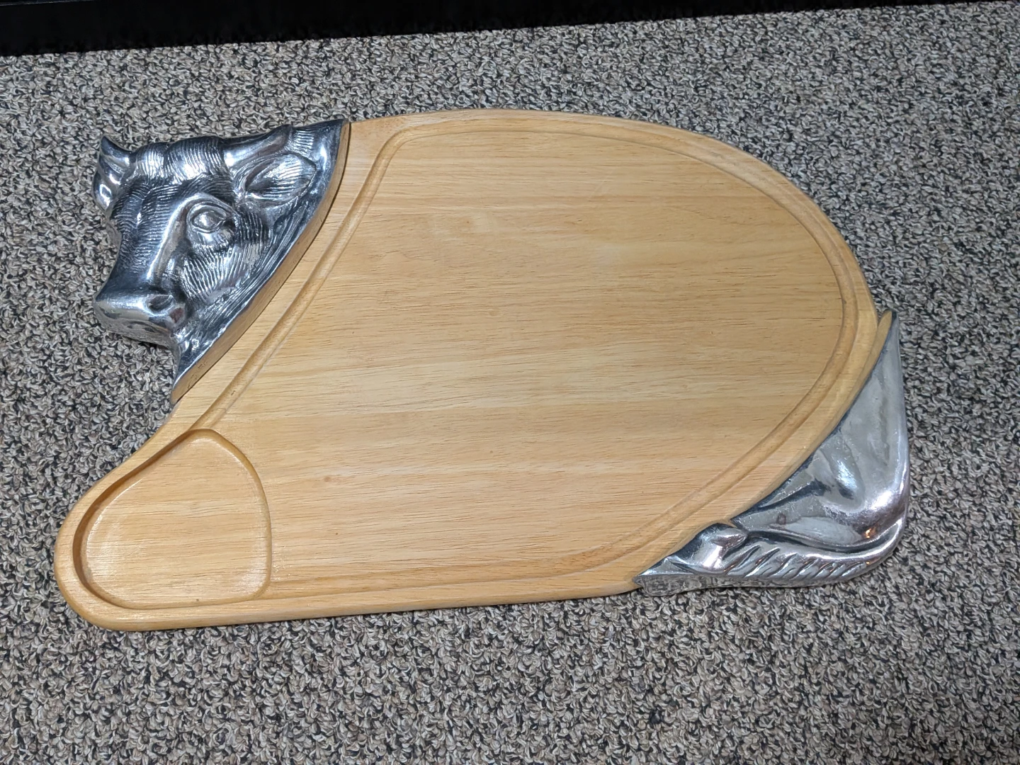 Vintage Winsome Wood bull-shaped serving and cutting board