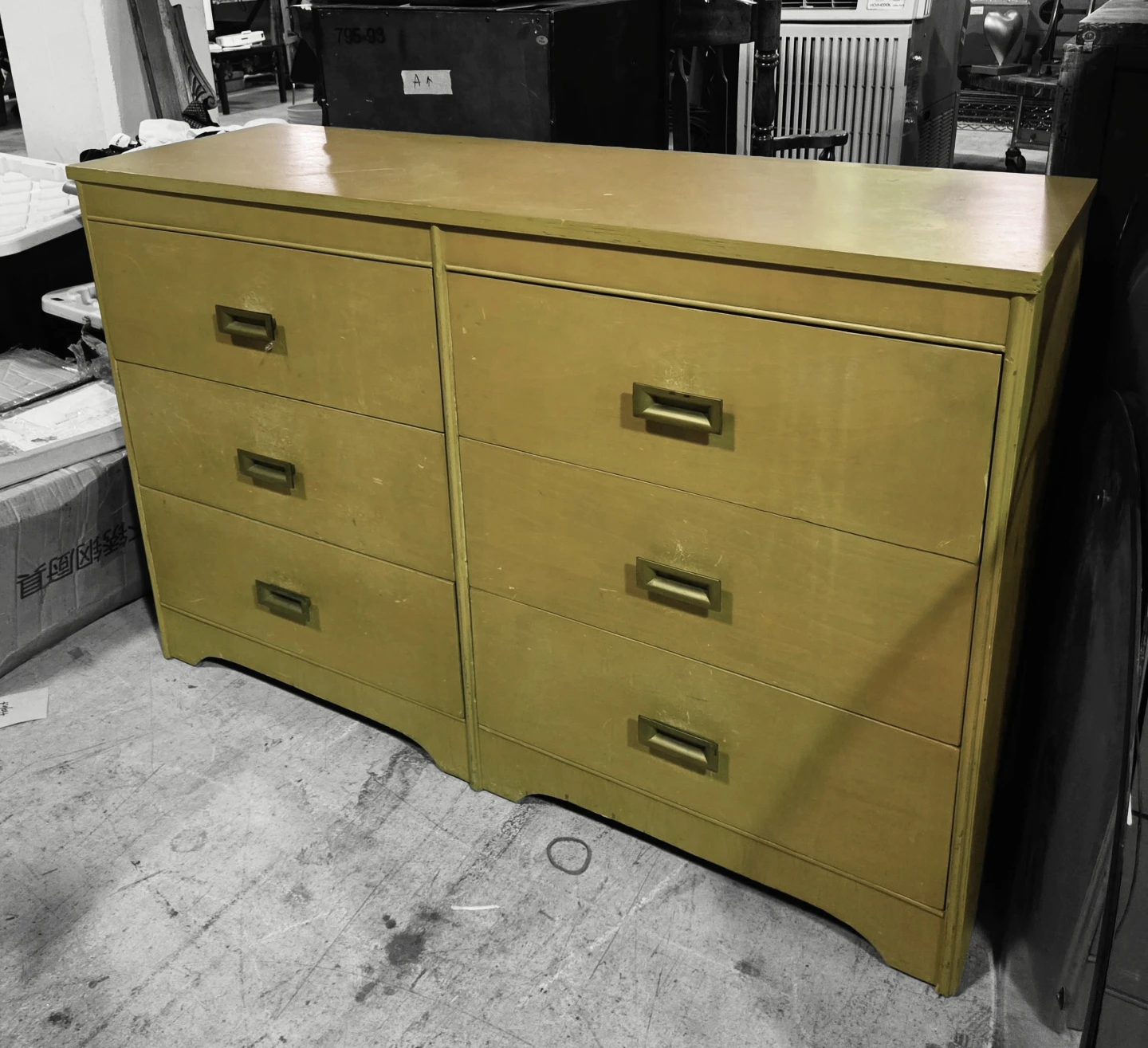 Vintage 6 Drawer Dresser (Delivery Available) - photo 2