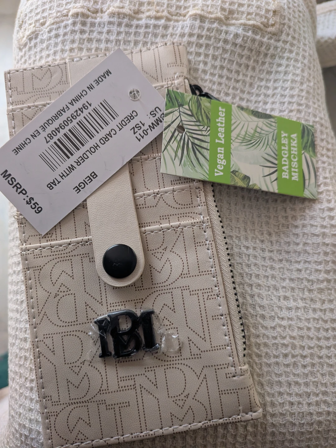 Badgley Mischka Beige Credit Card Holder with Tab - photo 3