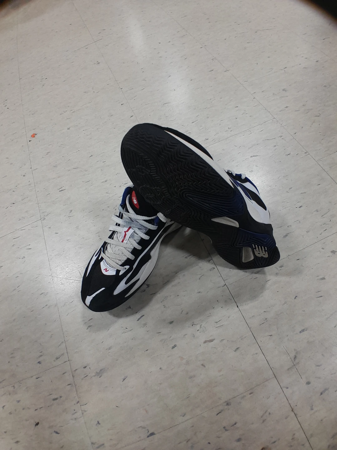 New Balance Sneakers Black and White 725 Men's size 9.5 - photo 5