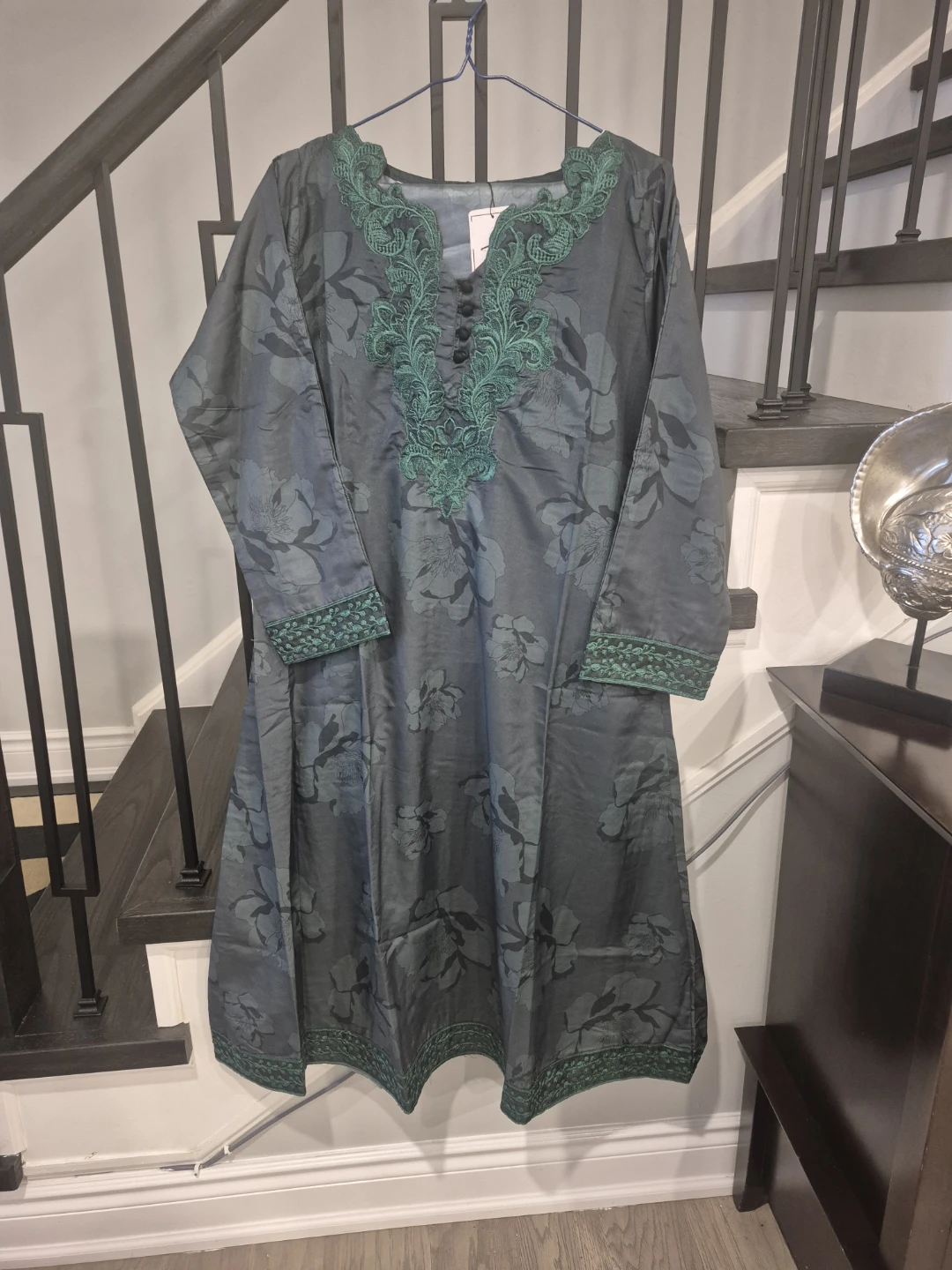 NEW Dark Grey Embroidered Floral Kurti with pants and dupatta - photo 2