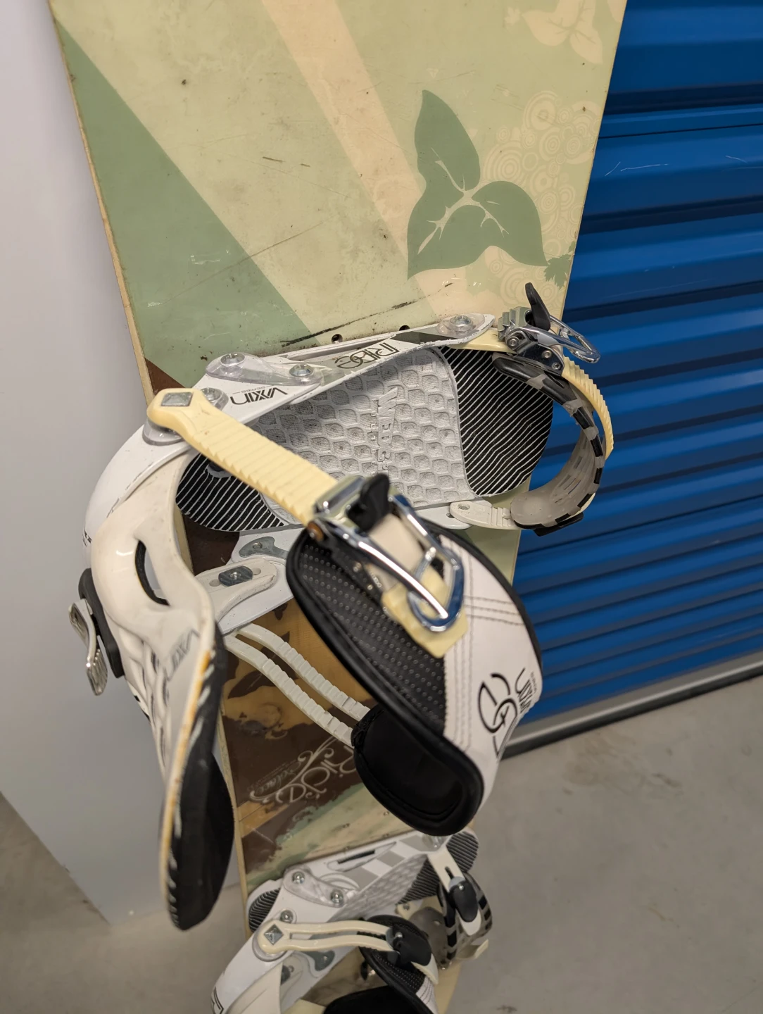 Ride Solace 150 Snowboard with Bindings - photo 2