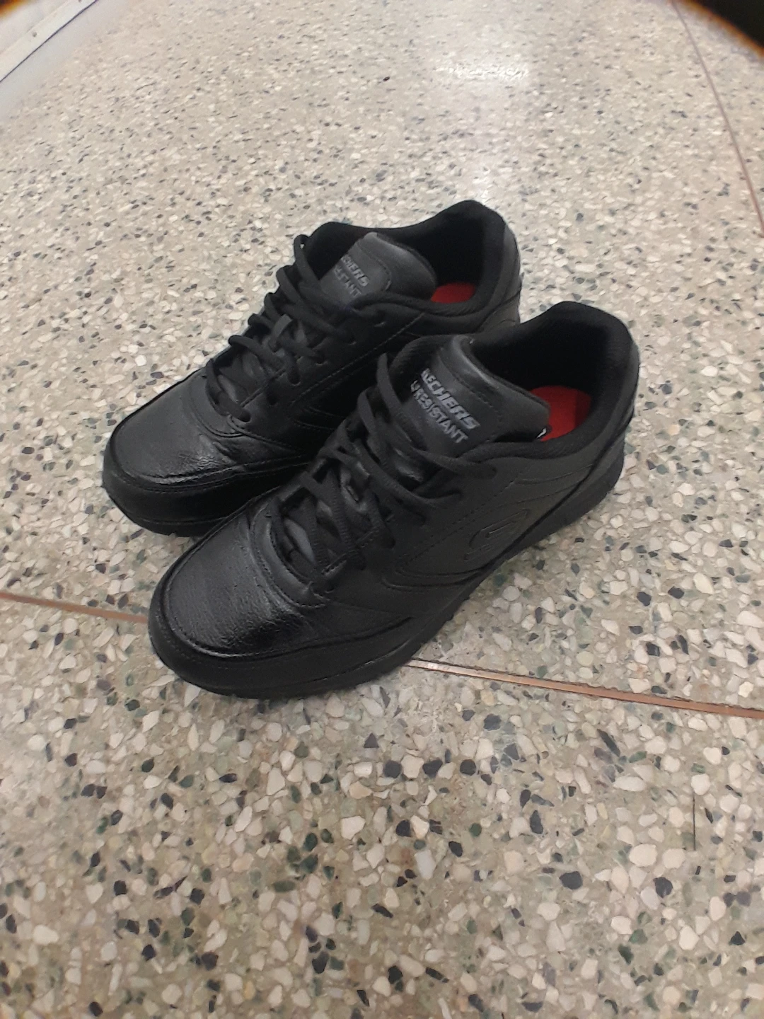 Skechers Slip Resistant  Shoes Men's Size 9